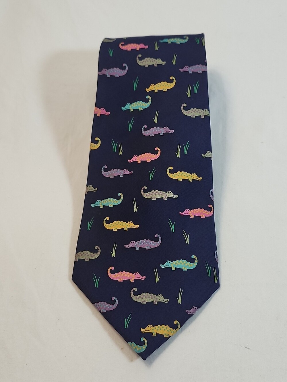Vintage Men's  Alynn Neckwear Colorful Alligators 100% Silk Navy Tie Made in USA